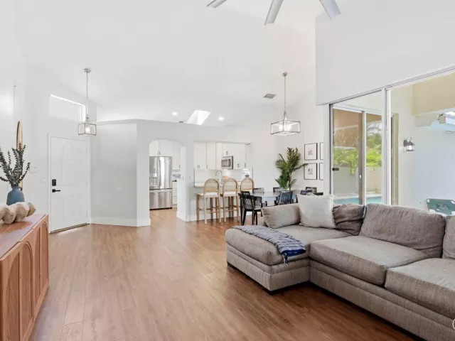 3-bedroom home for sale in West Palm Beach - 944 Dickens Place - MondialRealty