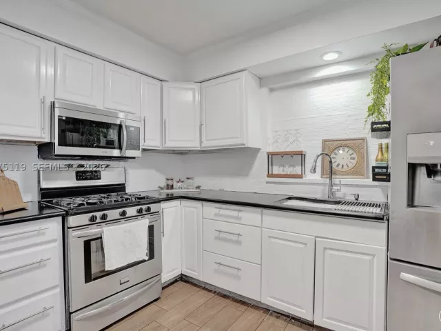 4-bedroom home for sale in Hollywood - 2701 Garfield St - MondialRealty