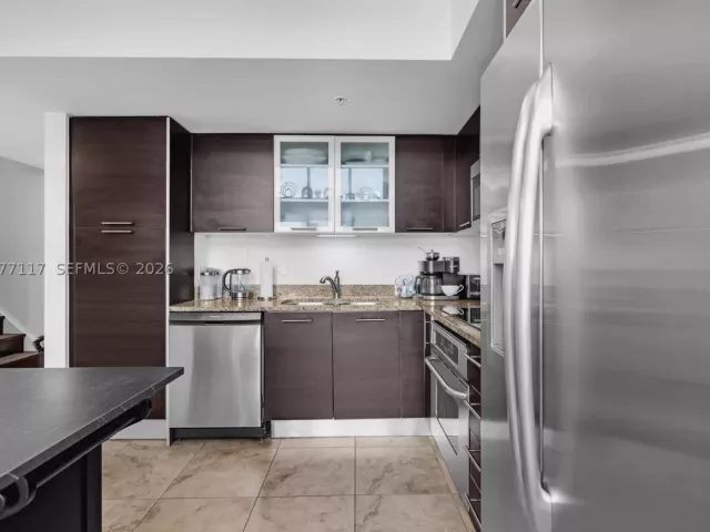 2-bedroom condo for rent in Miami - 41 SE 5th St 807 - MondialRealty