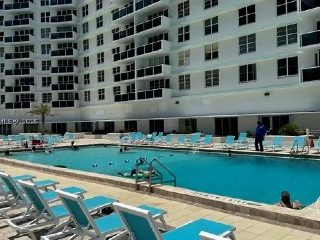 2-bedroom condo for rent in Hollywood - 3725 S Ocean Dr 1427 - MondialRealty