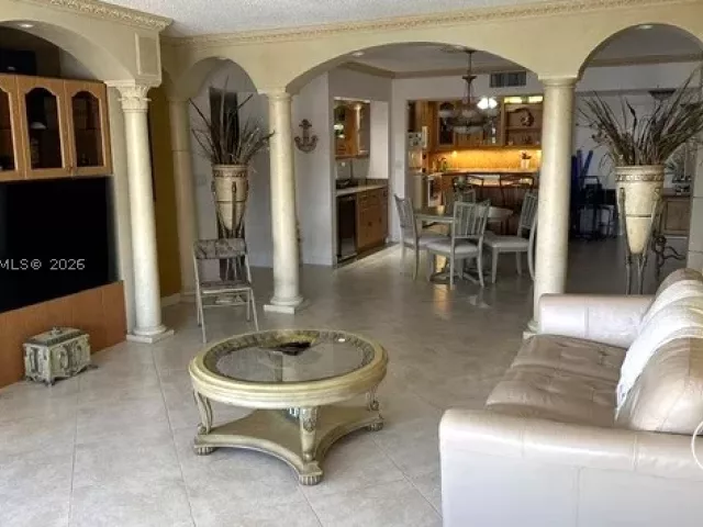 2-bedroom condo for rent in Hollywood - 3725 S Ocean Dr 1427 - MondialRealty