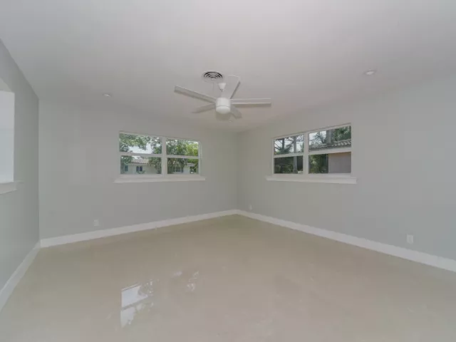 3-bedroom home for rent in Boca Raton - 709 W Royal Palm Road - MondialRealty