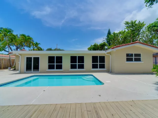 3-bedroom home for rent in Boca Raton - 709 W Royal Palm Road - MondialRealty