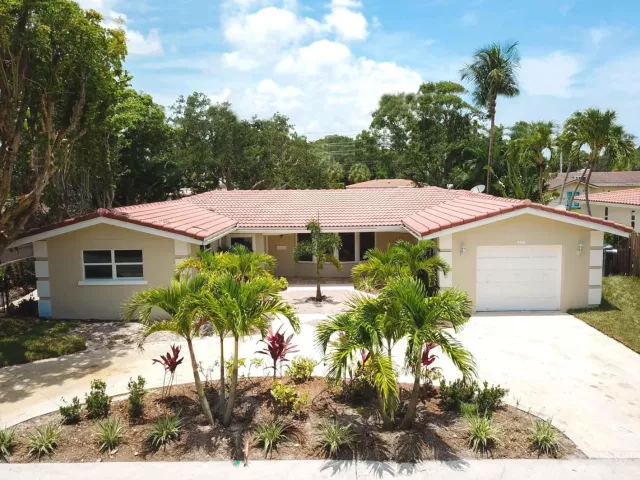 3-bedroom home for rent in Boca Raton - 709 W Royal Palm Road - MondialRealty