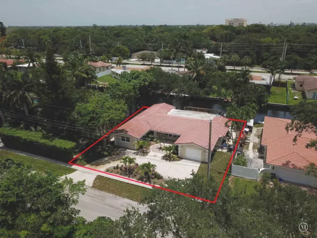 3-bedroom home for rent in Boca Raton - 709 W Royal Palm Road - MondialRealty
