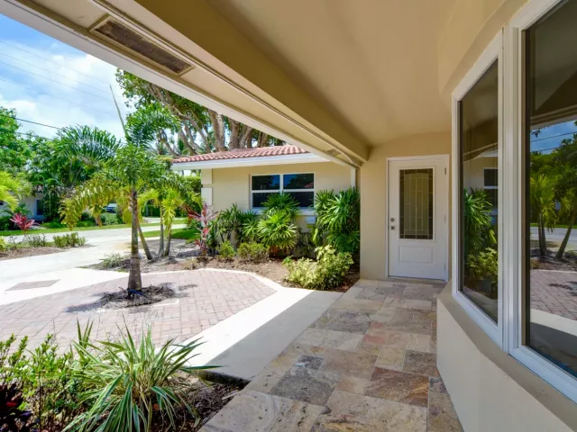 3-bedroom home for rent in Boca Raton - 709 W Royal Palm Road - MondialRealty