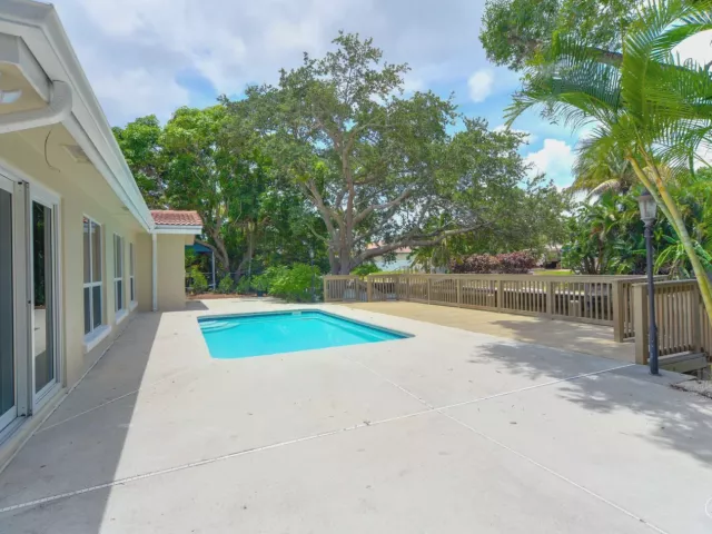 3-bedroom home for rent in Boca Raton - 709 W Royal Palm Road - MondialRealty