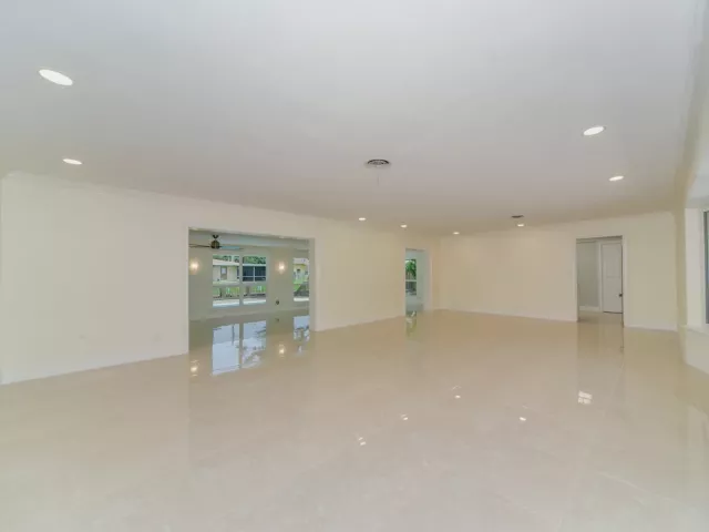 3-bedroom home for rent in Boca Raton - 709 W Royal Palm Road - MondialRealty