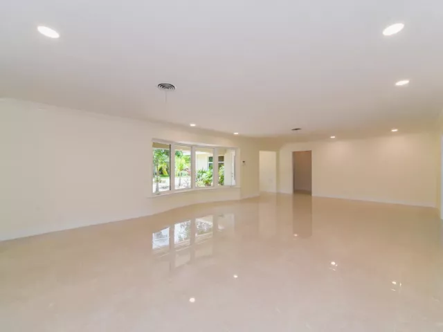 3-bedroom home for rent in Boca Raton - 709 W Royal Palm Road - MondialRealty
