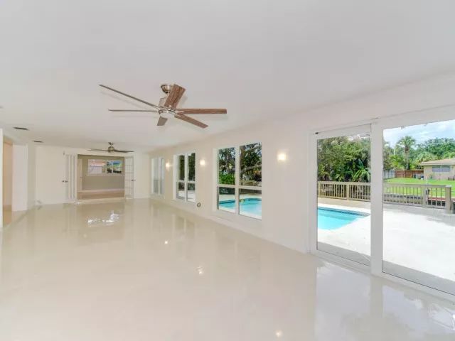 3-bedroom home for rent in Boca Raton - 709 W Royal Palm Road - MondialRealty