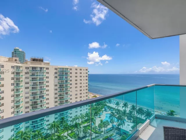 2-bedroom condo for sale in Hollywood - 4001 S Ocean Dr 15P - MondialRealty