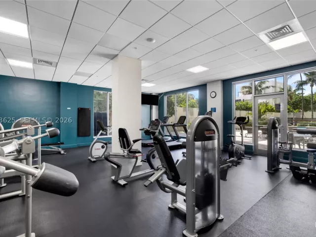 2-bedroom condo for sale in Hollywood - 4001 S Ocean Dr 15P - MondialRealty