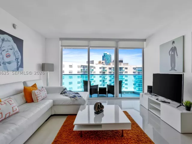 2-bedroom condo for sale in Hollywood - 4001 S Ocean Dr 15P - MondialRealty