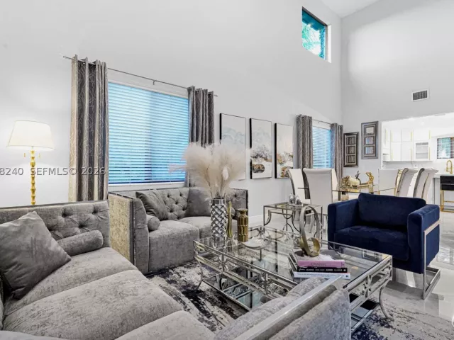 6-bedroom home for sale in Homestead - 2150 NW 16th Pl - MondialRealty