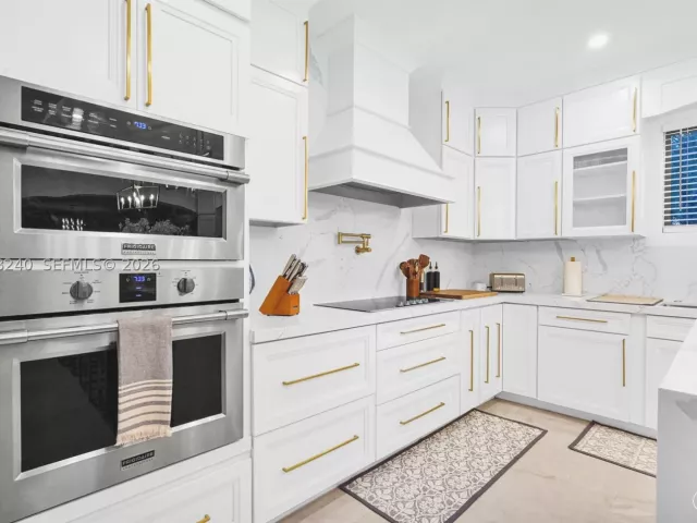 6-bedroom home for sale in Homestead - 2150 NW 16th Pl - MondialRealty