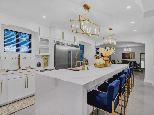 6-bedroom home for sale in Homestead - 2150 NW 16th Pl - MondialRealty
