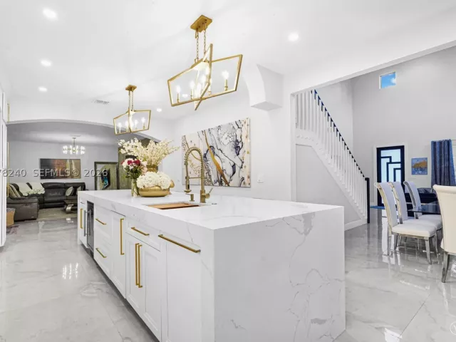 6-bedroom home for sale in Homestead - 2150 NW 16th Pl - MondialRealty
