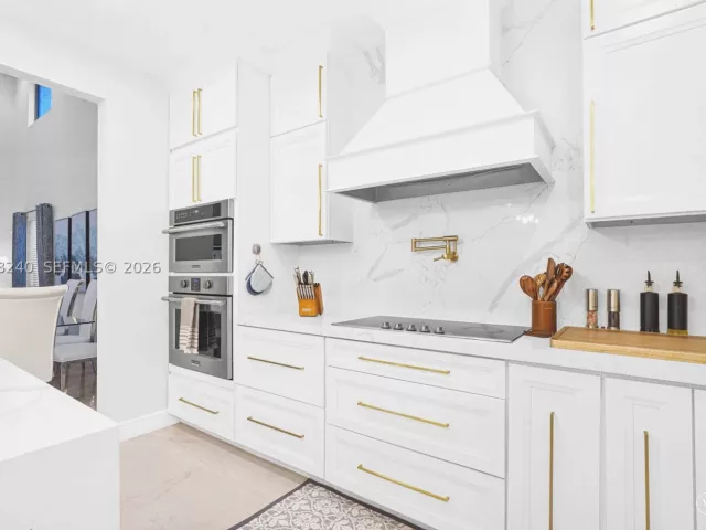 6-bedroom home for sale in Homestead - 2150 NW 16th Pl - MondialRealty