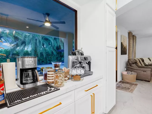 6-bedroom home for sale in Homestead - 2150 NW 16th Pl - MondialRealty