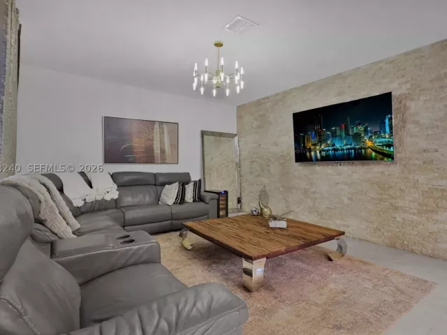 6-bedroom home for sale in Homestead - 2150 NW 16th Pl - MondialRealty