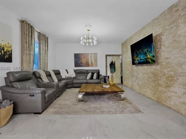 6-bedroom home for sale in Homestead - 2150 NW 16th Pl - MondialRealty
