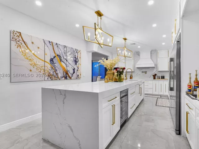 6-bedroom home for sale in Homestead - 2150 NW 16th Pl - MondialRealty