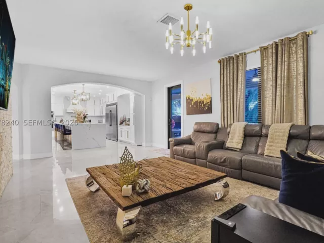 6-bedroom home for sale in Homestead - 2150 NW 16th Pl - MondialRealty
