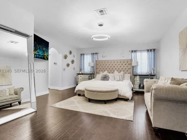 6-bedroom home for sale in Homestead - 2150 NW 16th Pl - MondialRealty