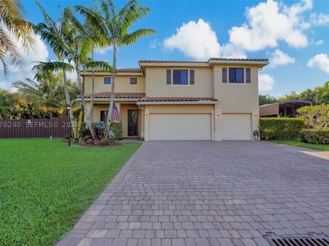 6-bedroom home for sale in Homestead - 2150 NW 16th Pl - MondialRealty