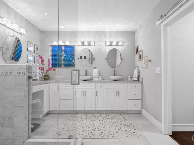 6-bedroom home for sale in Homestead - 2150 NW 16th Pl - MondialRealty