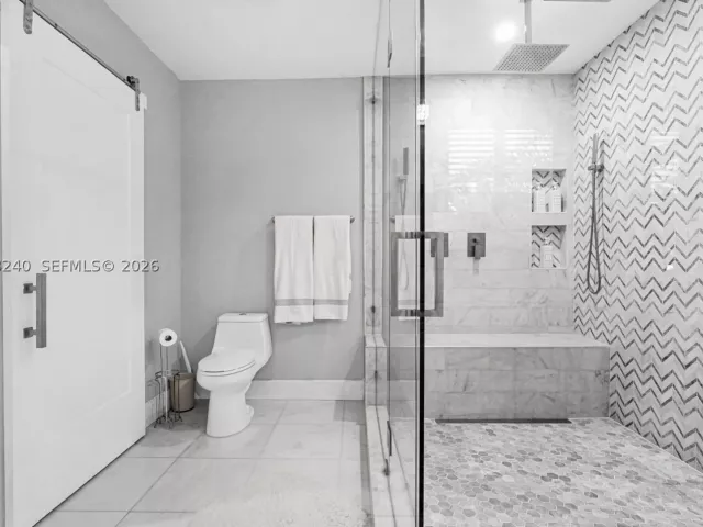6-bedroom home for sale in Homestead - 2150 NW 16th Pl - MondialRealty