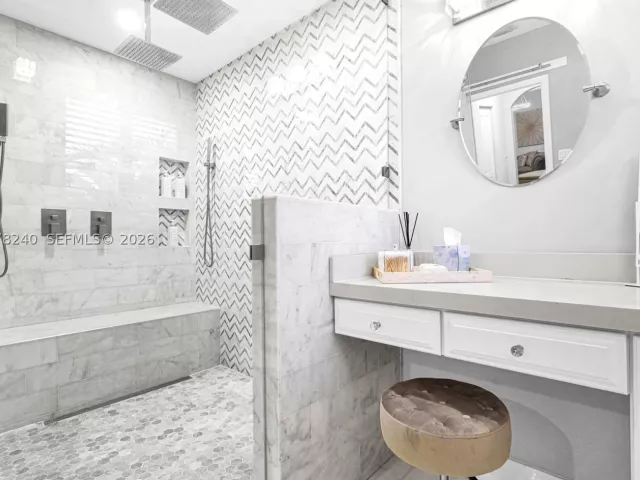 6-bedroom home for sale in Homestead - 2150 NW 16th Pl - MondialRealty