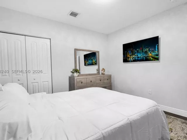 6-bedroom home for sale in Homestead - 2150 NW 16th Pl - MondialRealty