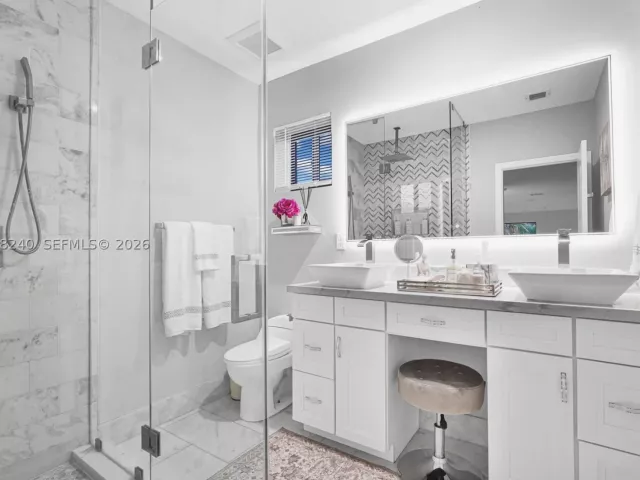 6-bedroom home for sale in Homestead - 2150 NW 16th Pl - MondialRealty