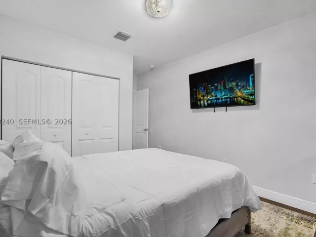6-bedroom home for sale in Homestead - 2150 NW 16th Pl - MondialRealty