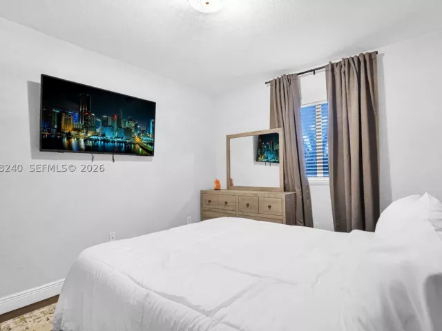 6-bedroom home for sale in Homestead - 2150 NW 16th Pl - MondialRealty
