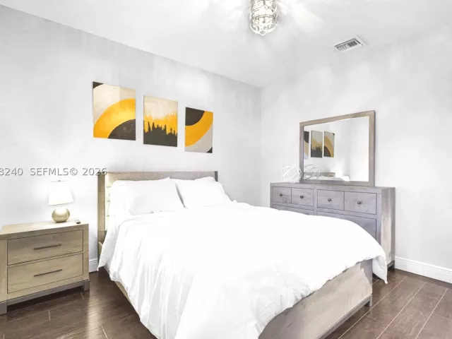 6-bedroom home for sale in Homestead - 2150 NW 16th Pl - MondialRealty
