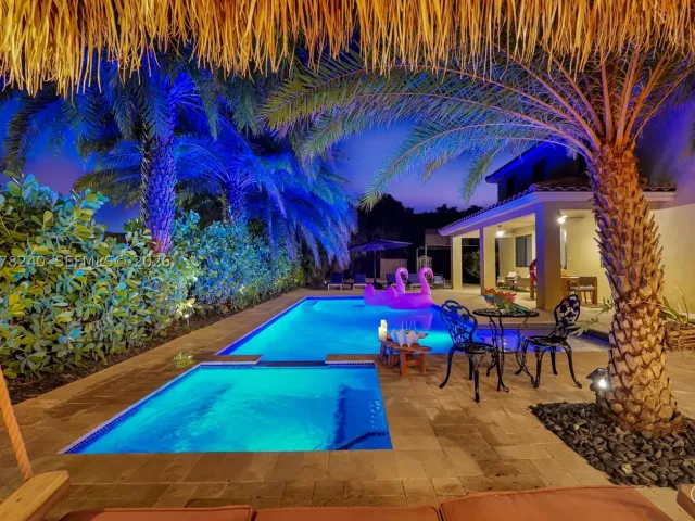 6-bedroom home for sale in Homestead - 2150 NW 16th Pl - MondialRealty
