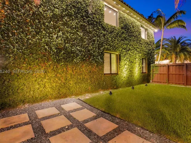 6-bedroom home for sale in Homestead - 2150 NW 16th Pl - MondialRealty