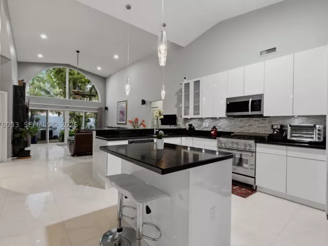 3-bedroom home for sale in Miami - 10887 SW 152nd Pl - MondialRealty
