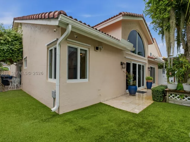 3-bedroom home for sale in Miami - 10887 SW 152nd Pl - MondialRealty