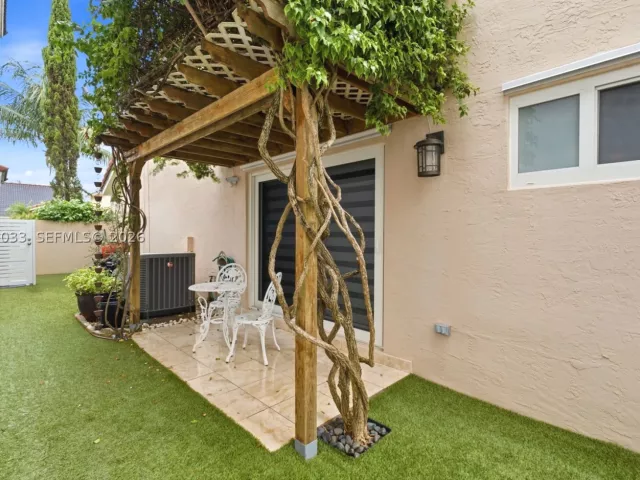 3-bedroom home for sale in Miami - 10887 SW 152nd Pl - MondialRealty