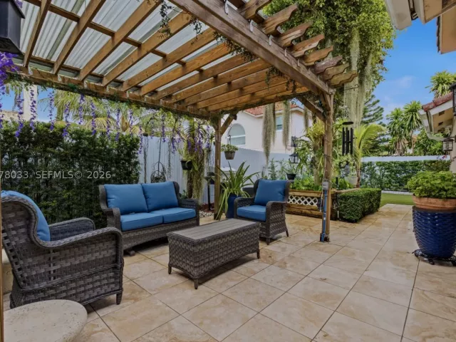 3-bedroom home for sale in Miami - 10887 SW 152nd Pl - MondialRealty