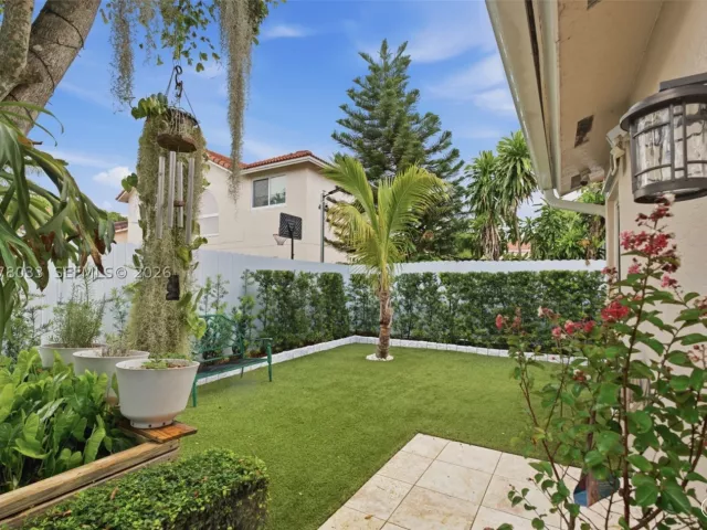 3-bedroom home for sale in Miami - 10887 SW 152nd Pl - MondialRealty
