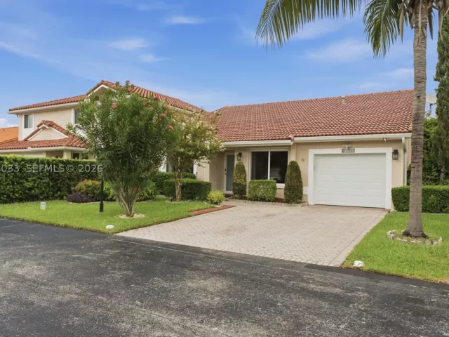 3-bedroom home for sale in Miami - 10887 SW 152nd Pl - MondialRealty