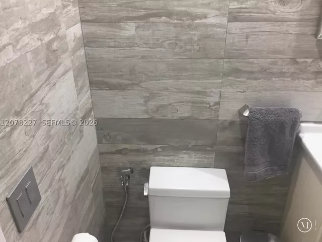 1-bedroom condo for rent in Miami - 485 Brickell Ave 1811 - MondialRealty