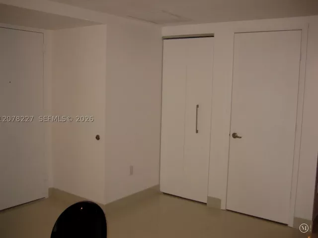 1-bedroom condo for rent in Miami - 485 Brickell Ave 1811 - MondialRealty