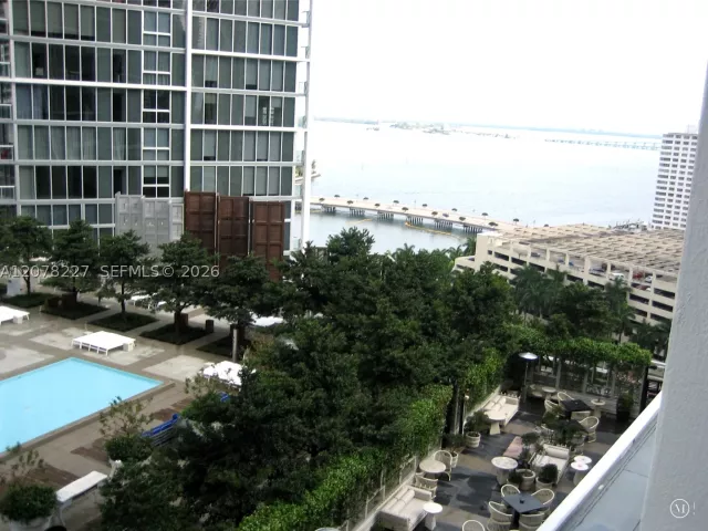 1-bedroom condo for rent in Miami - 485 Brickell Ave 1811 - MondialRealty