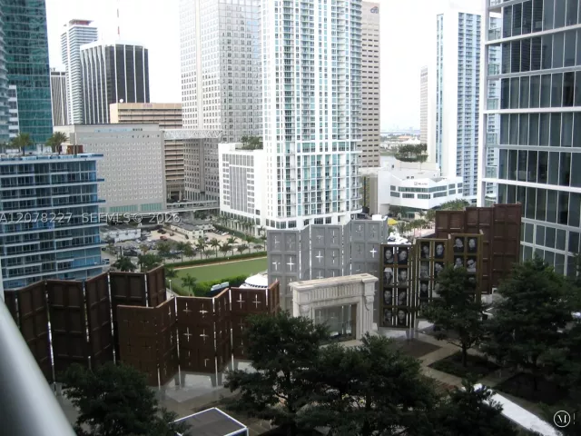 1-bedroom condo for rent in Miami - 485 Brickell Ave 1811 - MondialRealty