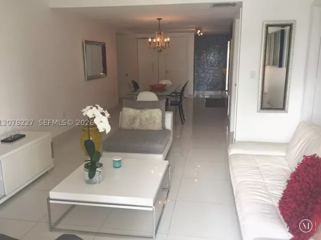 1-bedroom condo for rent in Miami - 485 Brickell Ave 1811 - MondialRealty
